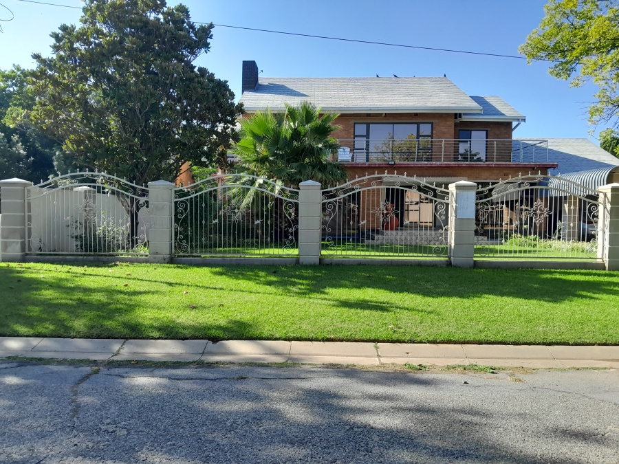 4 Bedroom Property for Sale in Jan Cillierspark Free State